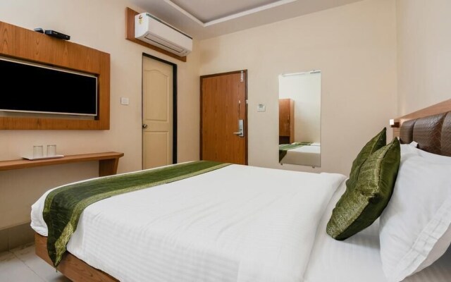 Hotel Volga Plaza (Near Colaba Causeway)