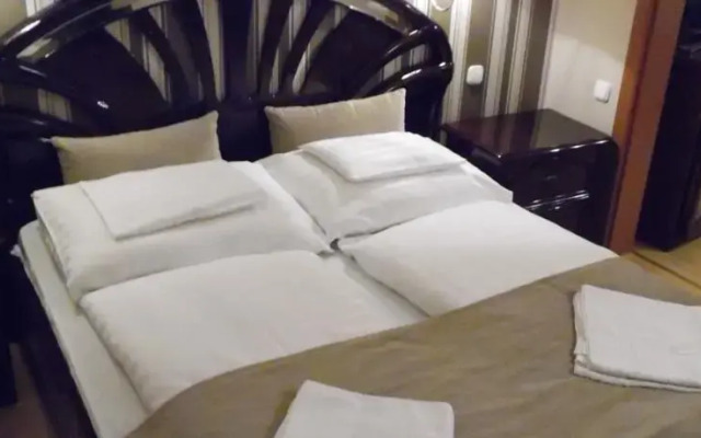 Hotel Continent