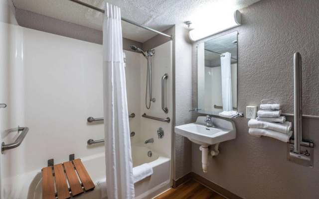 Motel 6 New Haven - Branford, CT