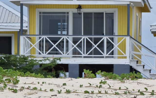 Harrys Cottages Cottage 5 Right on the Pink Sand