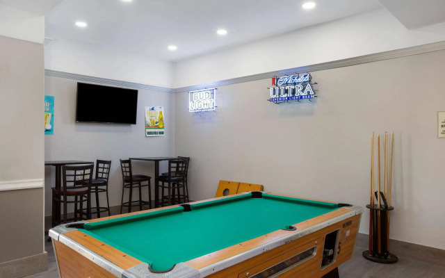La Quinta Inn & Suites by Wyndham Raymondville