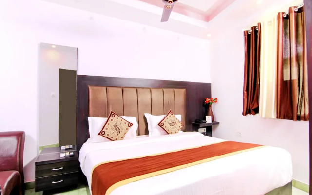 Goroomgo Rajput Charbagh Lucknow