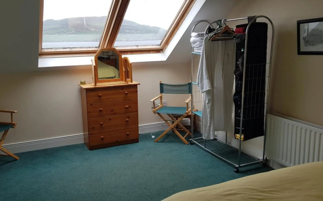 Beautiful 3 Bed Apartment with Balcony Sea View