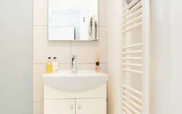Cosy Holiday Home in Gloucester Near Robinswood Park