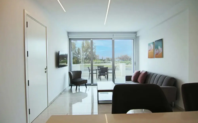 Phaedrus Living: Seaside Deluxe Flat Harbour 106