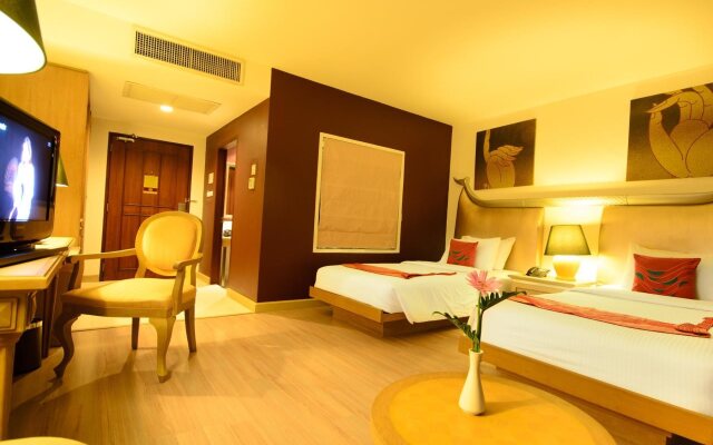 The StandardX Bangkok Phra Arthit