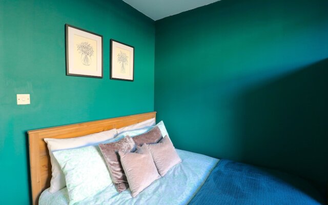 Comfortable Apartment in West End