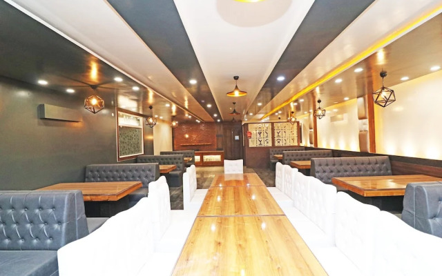 OYO 29423 03 Townhouse Inn