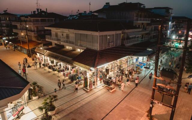 Aqua Beachfront Elegant Hotel