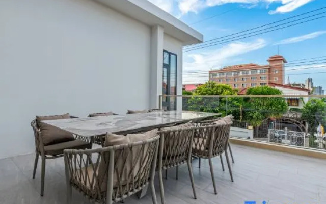 T M L-Urban 4 Bedroom-Independent Swimming Pool and Ktv