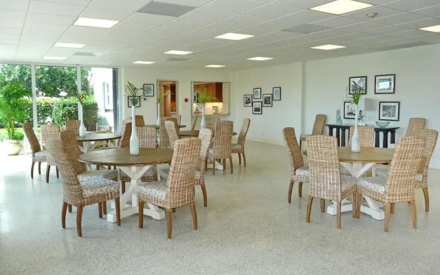 Bungalow-style Beachfront Condo With Pool