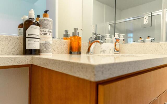 Santa Monica 2 Bed/ 2 Bath