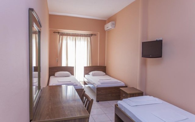 Konstantinos Hotel & Apartments