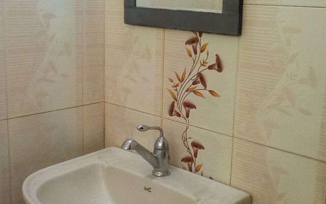 OYO 135 Lost Garden Apartment and Guest House