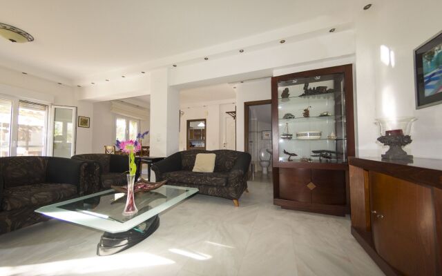 Jiannis House