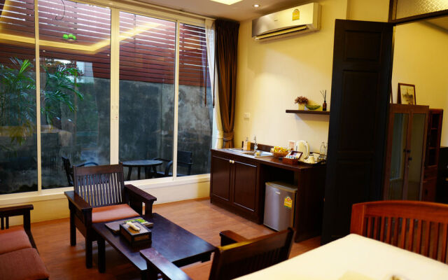 Feung Nakorn Balcony Rooms & Cafe