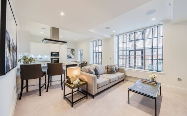 Designer Townhouse with Panoramic River Views