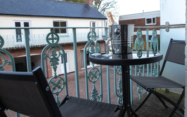 Silverdale Mews