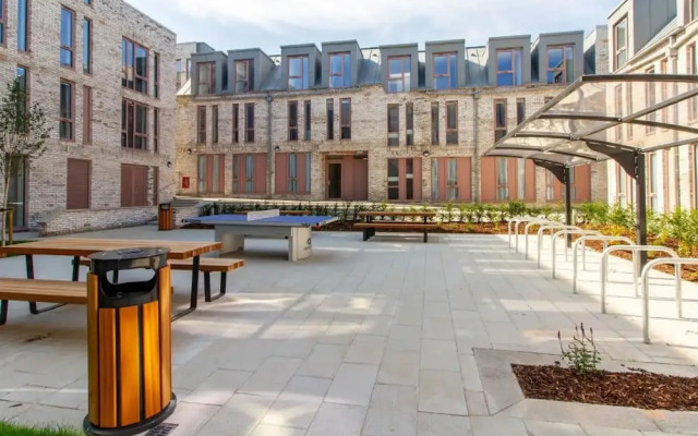 Alma Court
