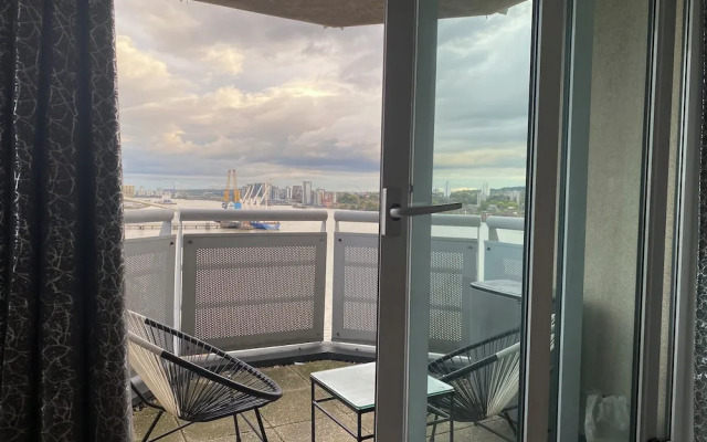 Cosy 2 Bedroom Royal Docks Apartment