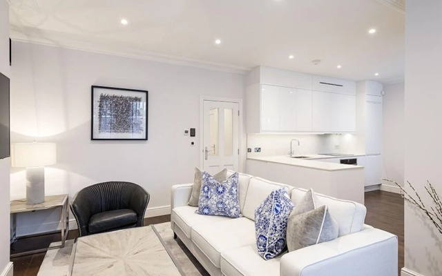 Luxury Three Bedroom - Flat 121 Lower Ground Floor