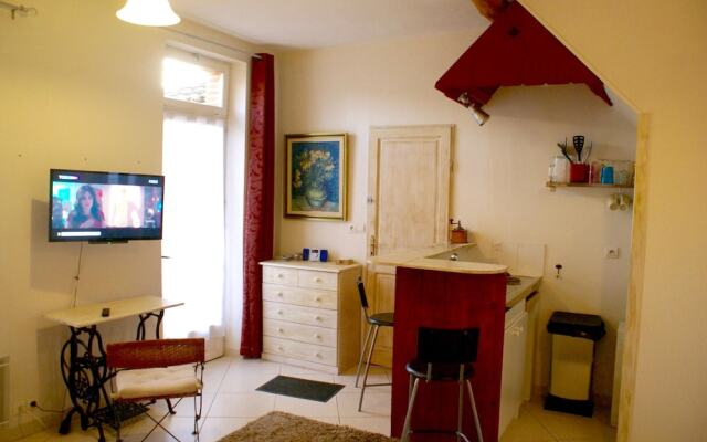 Studio in Villenouvelle, With Enclosed Garden and Wifi