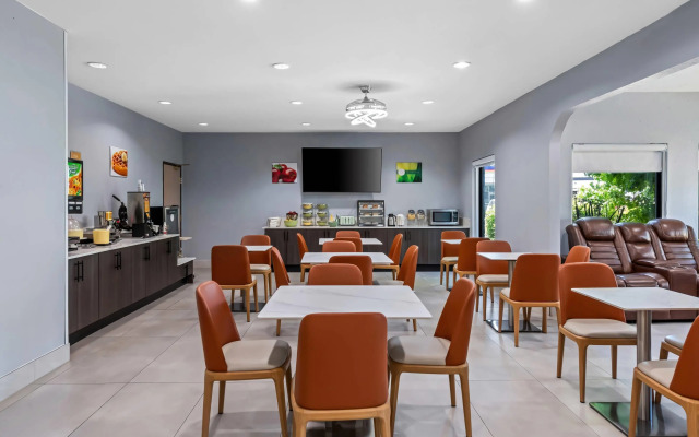 Quality Inn & Suites Manhattan