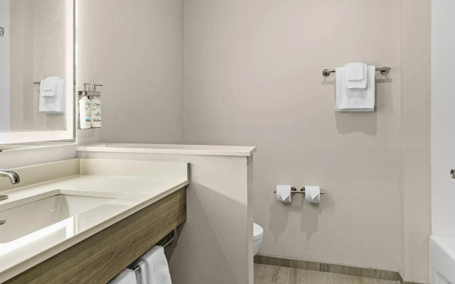 Holiday Inn Express & Suites Nokomis Sarasota South by IHG