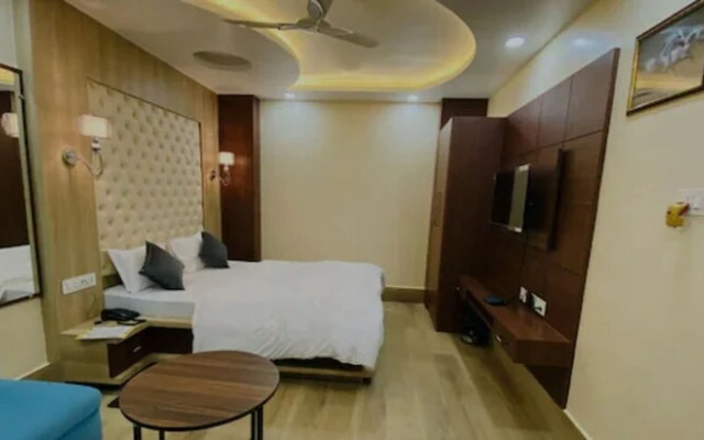 Goroomgo Maharaja Palace Kanpur