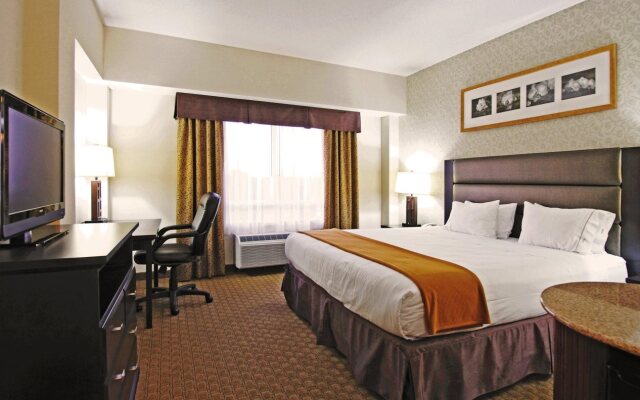 Holiday Inn Express Hotel & Suites Ottawa Airport, an IHG Hotel