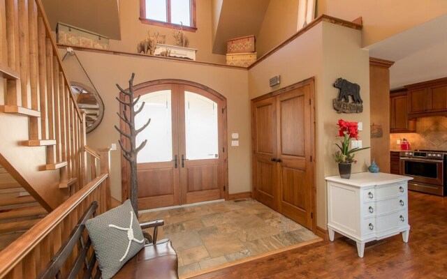 Endless Summers ~ Fabulous oasis with a designer’s touch!