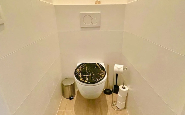 One Lux Stay Near Antwerp Central - 3 Bedroom 1.5 Bathroom