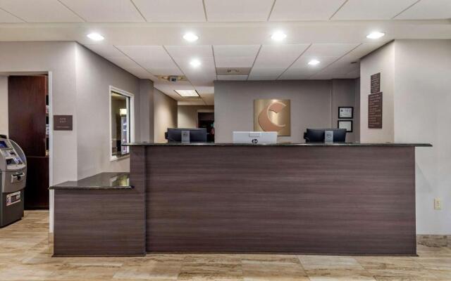Comfort Suites near Birkdale Village- Huntersville