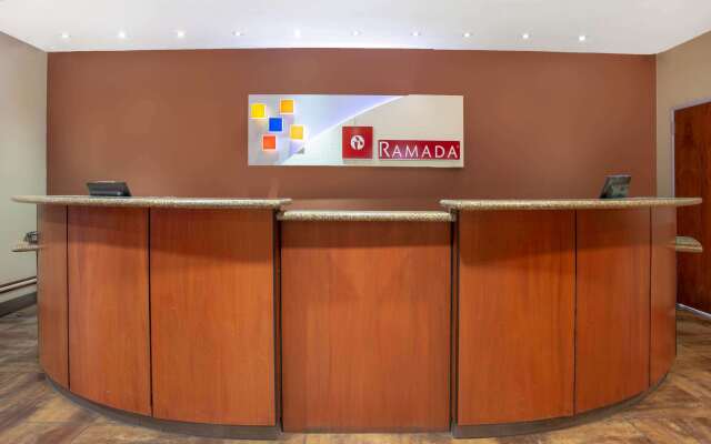 Holiday Inn Express & Suites Phoenix Midtown by IHG