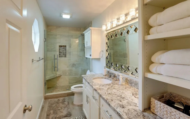 Holland Home: Walk to the Beach!