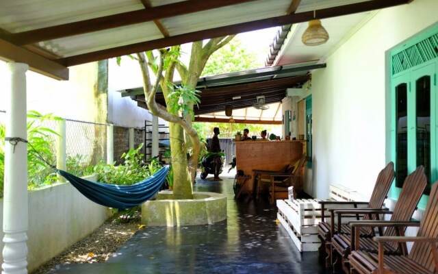 Happy hammocks, Weligama
