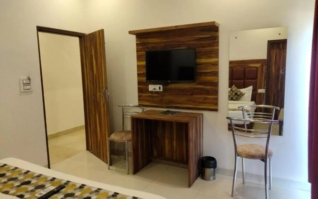OYO 22115 Hotel D Plaza