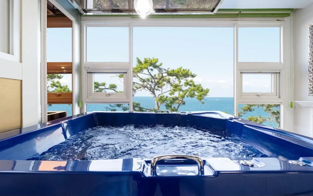 Pohang Pinewave Sea & Spa Pension