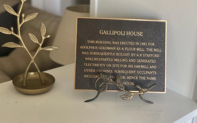 The Old Flour Mill Apartment (Gallipoli house)