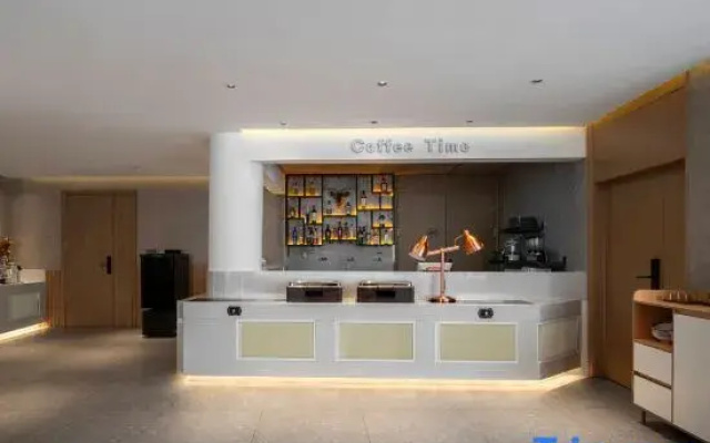 Starway Hotel (Burqin Shenhu South Road)