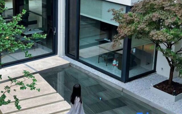 Xianju Chun and Qingxi Homestay