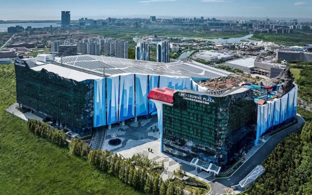 Crowne Plaza Shanghai Snow World by IHG