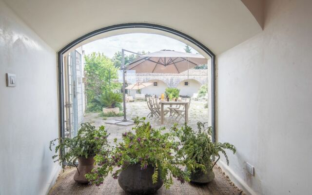 Elegant Farmhouse With Swimming Pool - Beahost