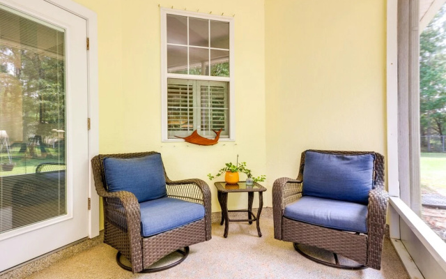 4 Mi to Beach: Navarre Retreat w/ Screened Porch!
