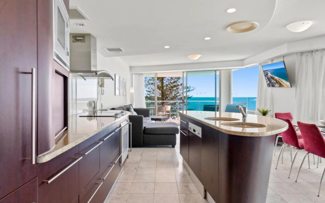 Sirocco 408 by G1 Holidays - Two Bedroom Beachfront Apartment in Sirocco Resort – Guest Rooms – Mooloolaba