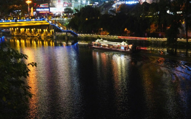 Shuangjiang Holiday Hotel