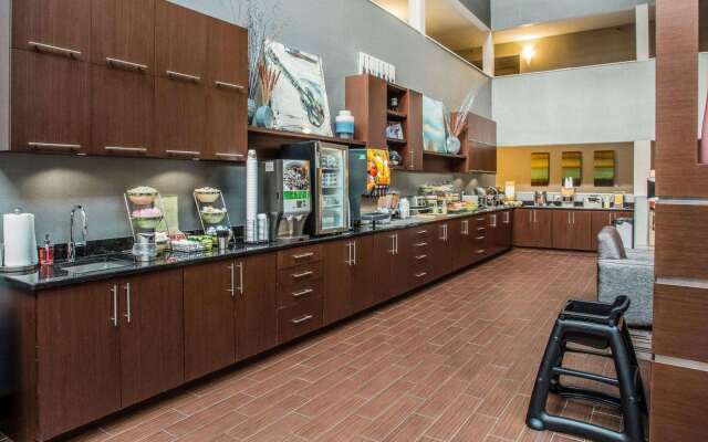 Quality Suites Nashville Airport