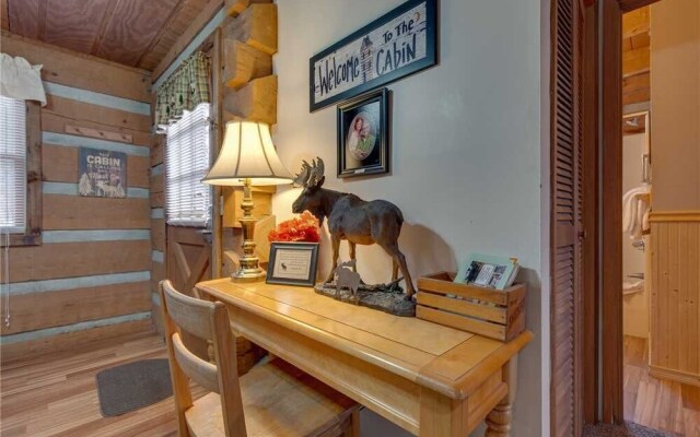 Moose Crossing - Three Bedroom Cabin