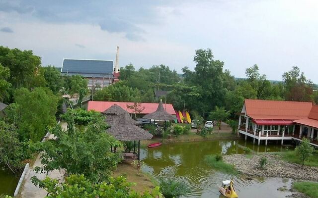Saeng Tai Amphawa Resort