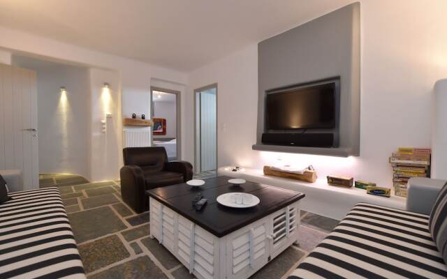 Deluxe Villa Infinity Pool And Helipad By Villarentalsgr